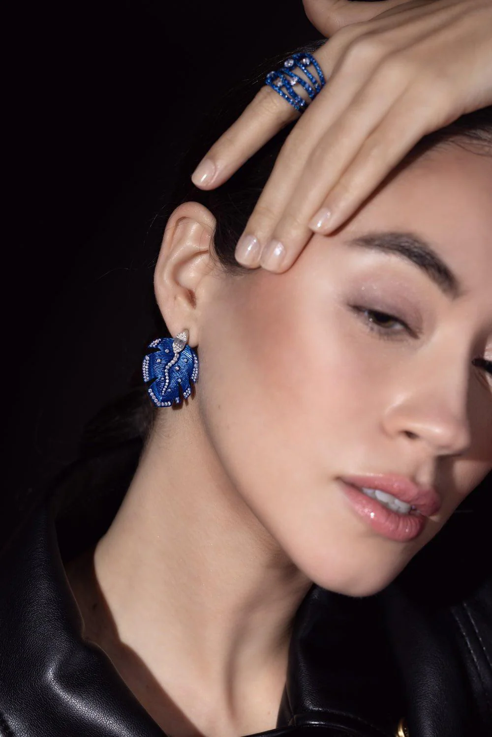 Blue Rhodium Diamond Folha Earrings - Image 2
