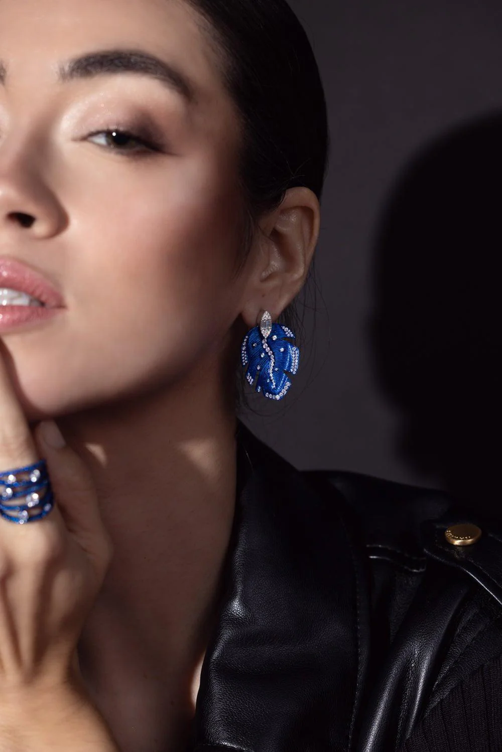 Blue Rhodium Diamond Folha Earrings - Image 3