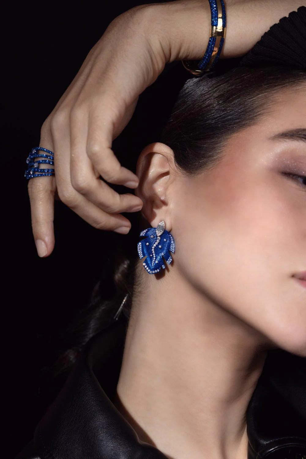 Blue Rhodium Diamond Folha Earrings - Image 4