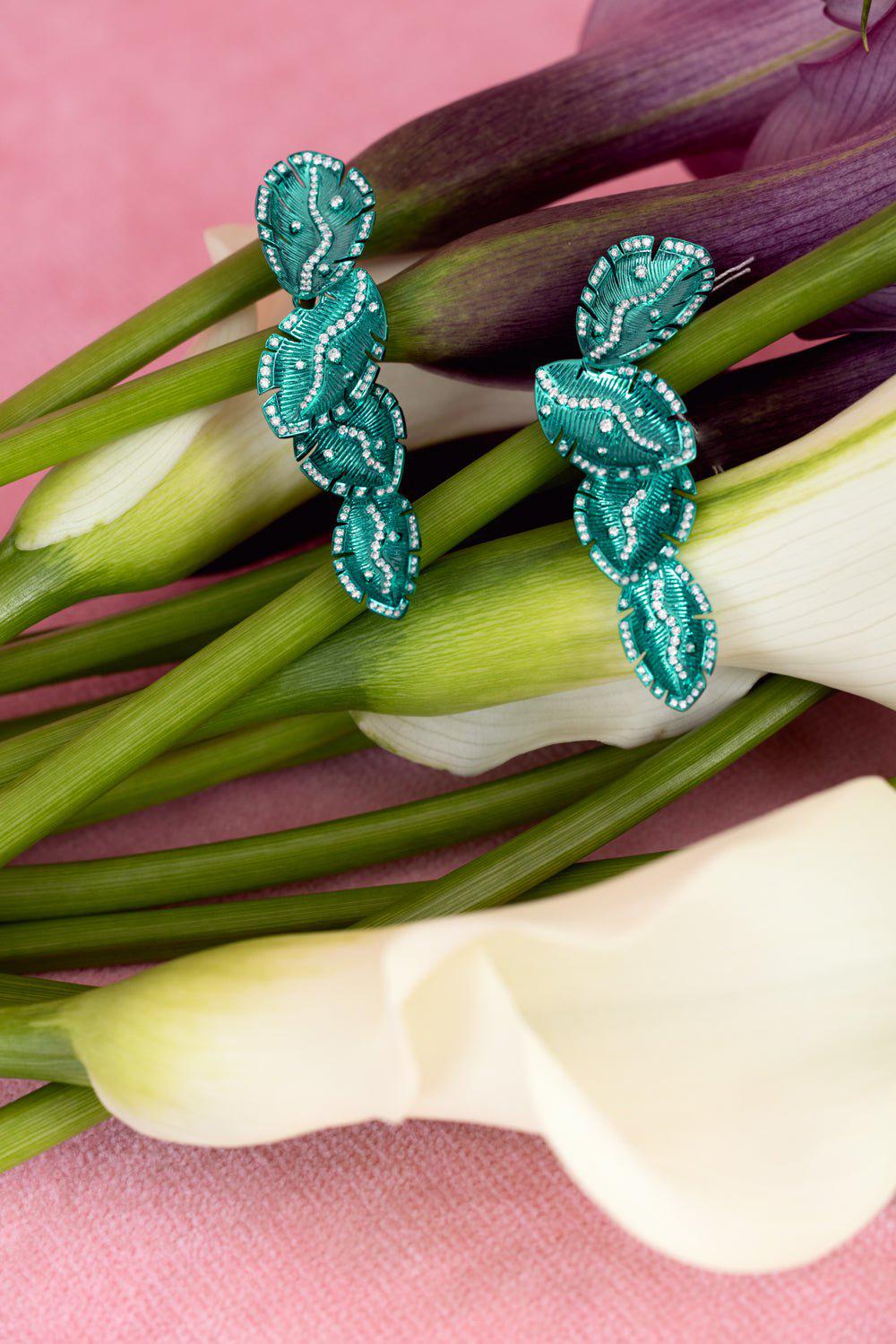 Green Rhodium Quatro Folha Drop Earrings - Image 2