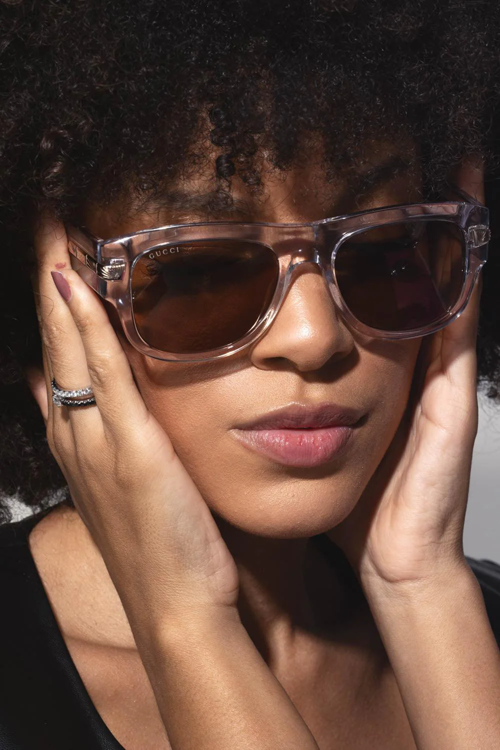Gold Bar Rectangular Sunglasses - Image 4