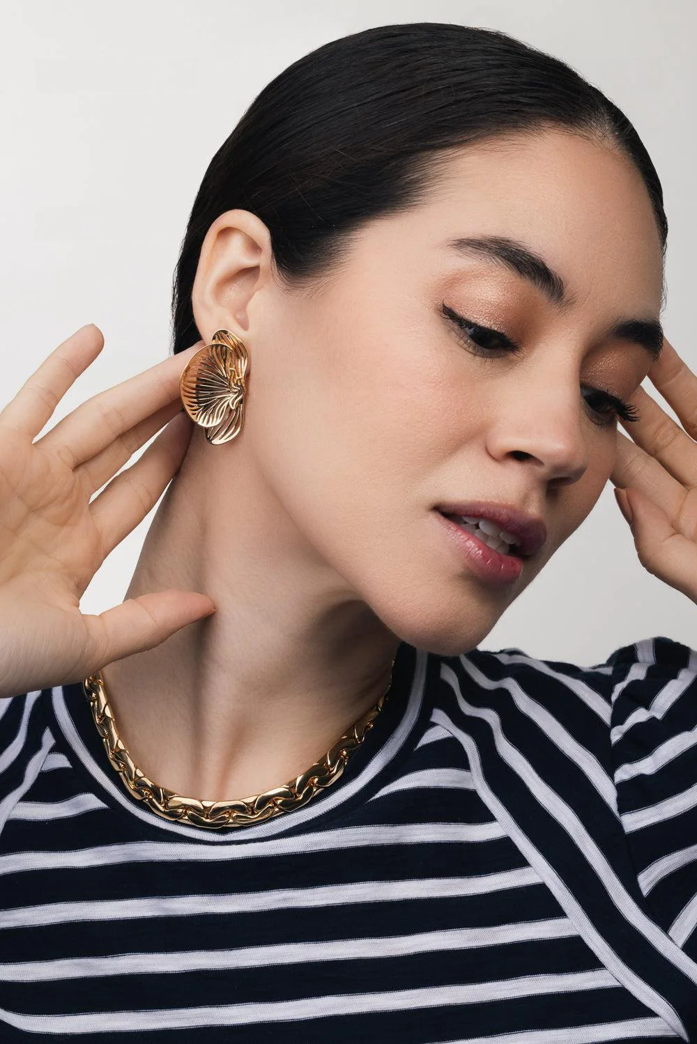 Small Orchid Earrings - Yellow Gold - Image 3