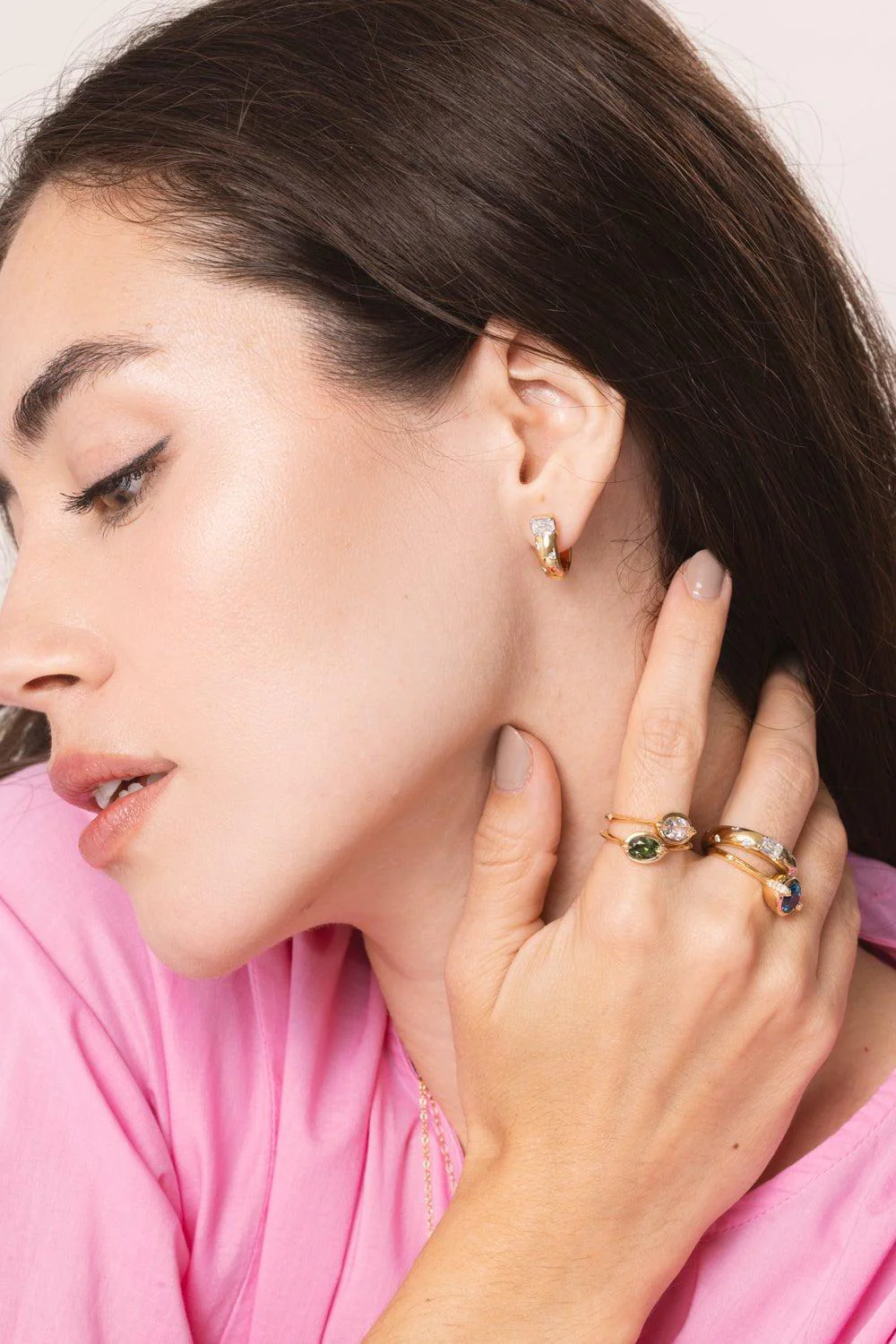 Cobblestone Accent Huggie Earrings - Image 4