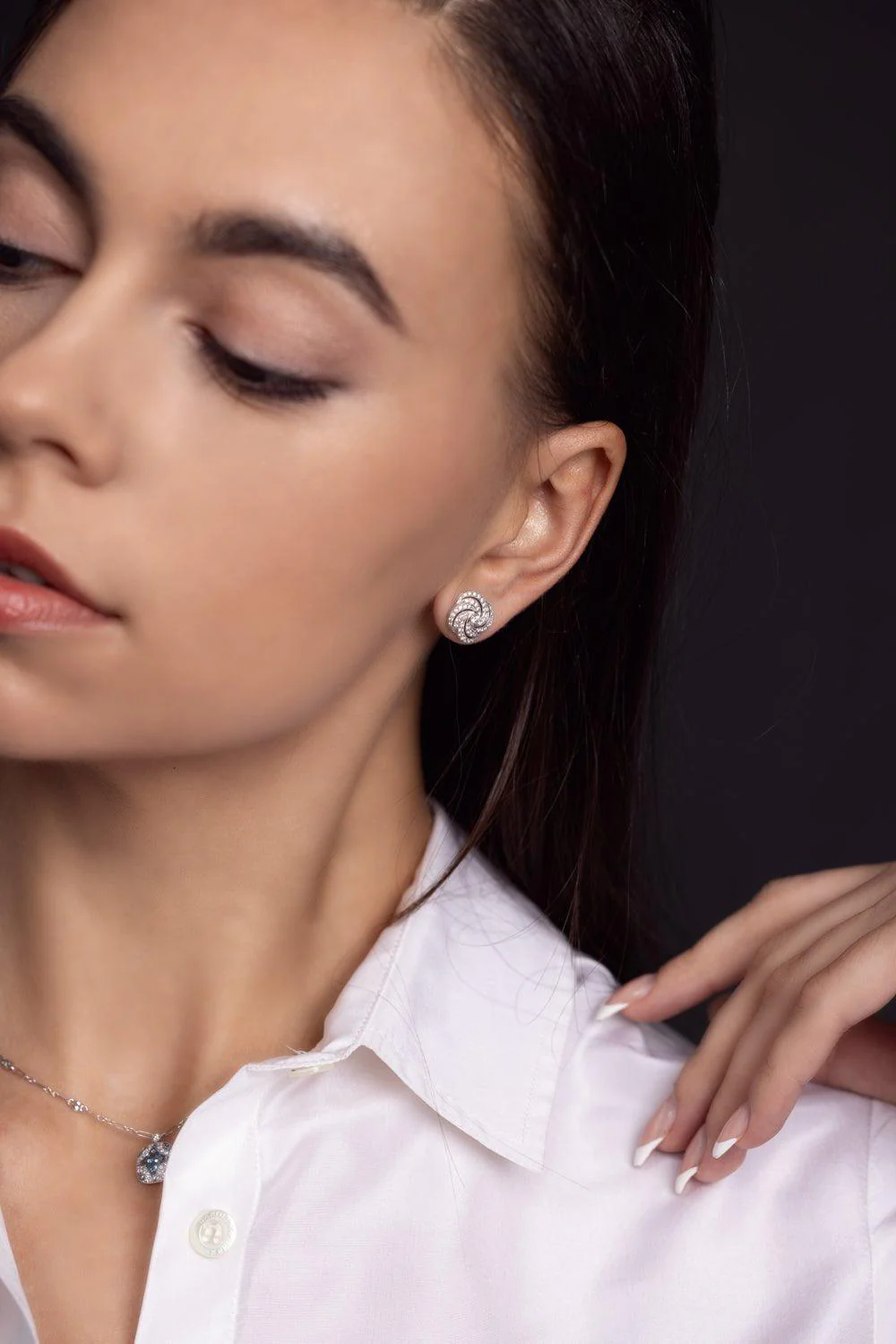 Splendor Clover Swirl Stud Earring - Image 3