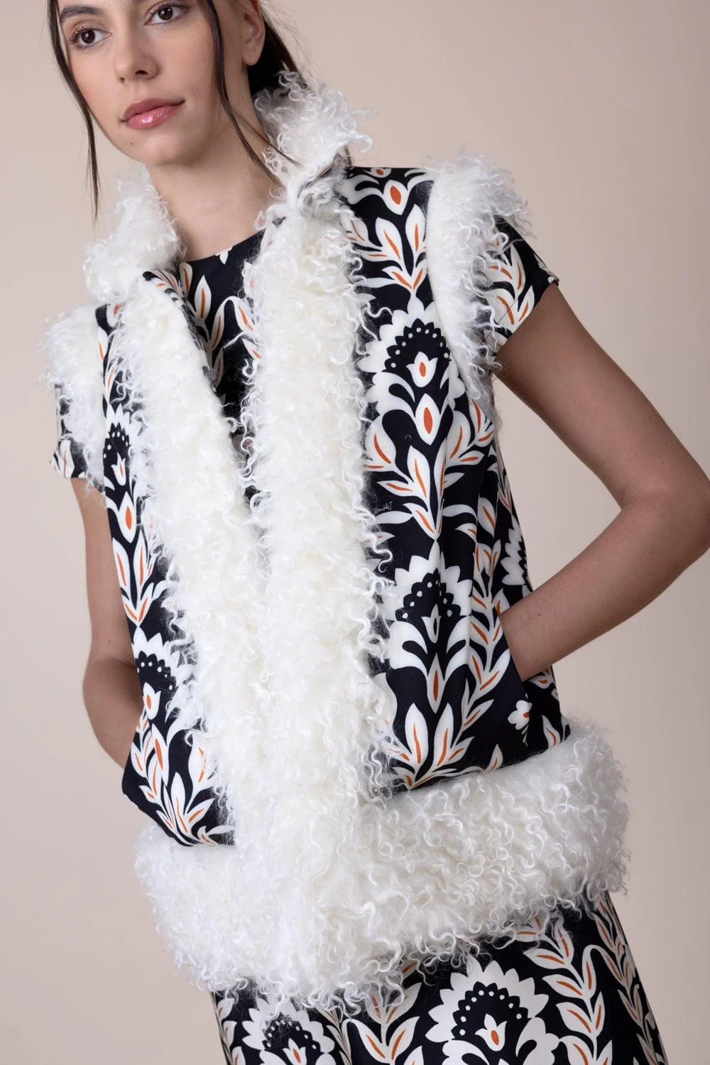 Sleeveless Folk Jacket - Ghirlanda Black - Image 2