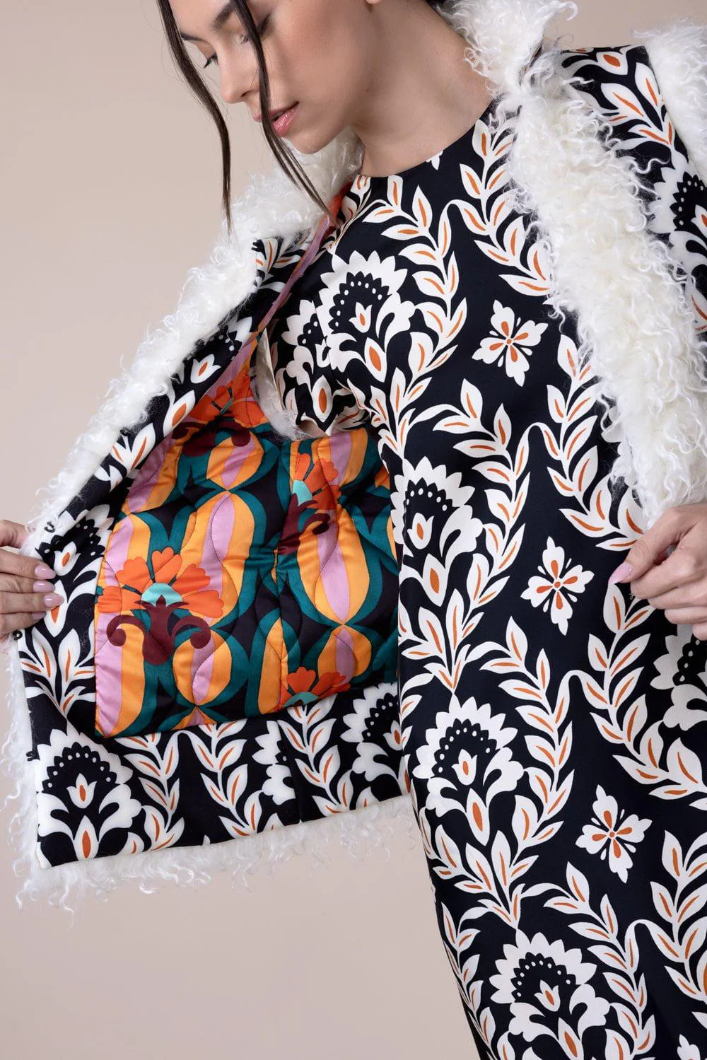 Sleeveless Folk Jacket - Ghirlanda Black - Image 5