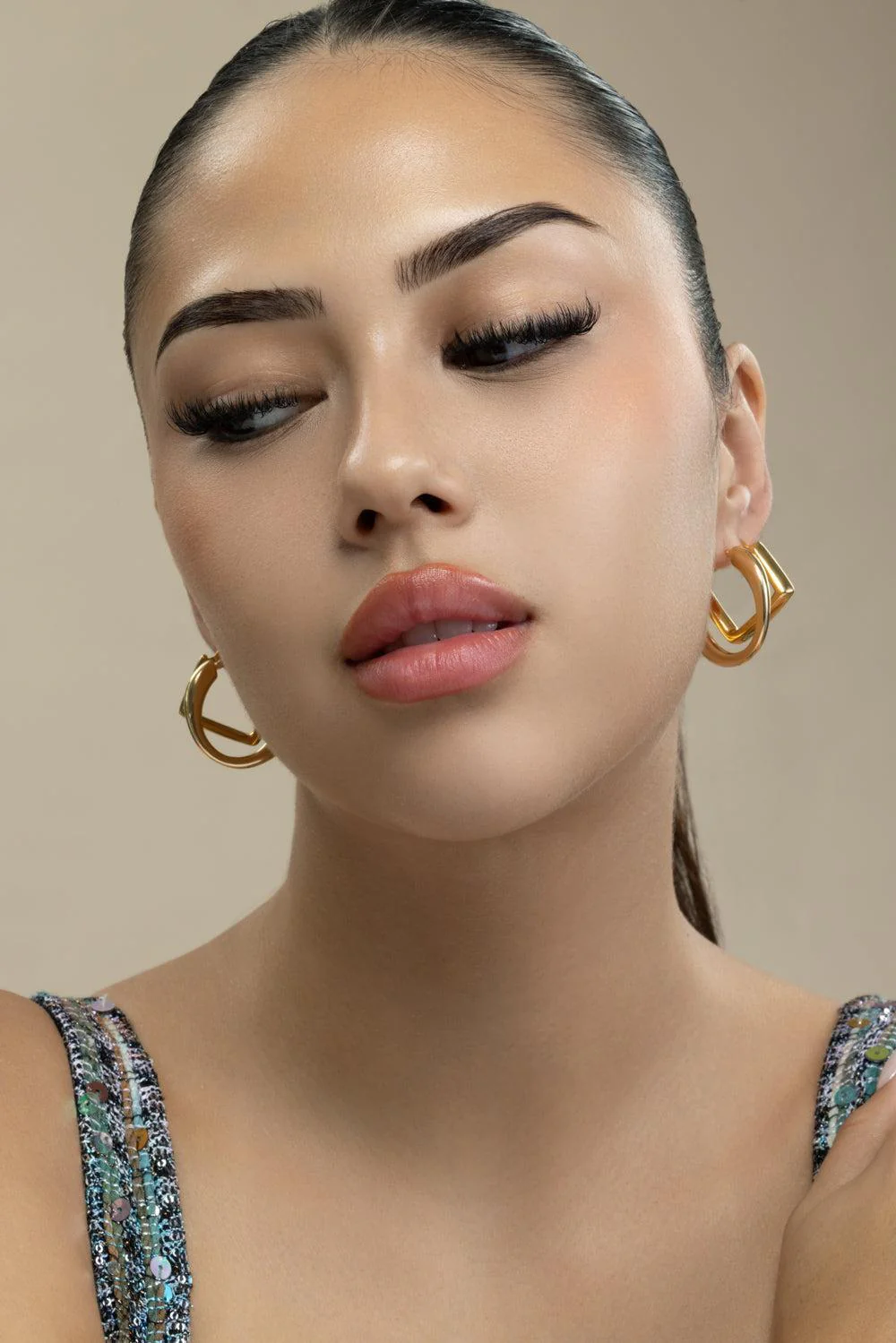 Thin to Thick Round Hoop Earrings - Image 3