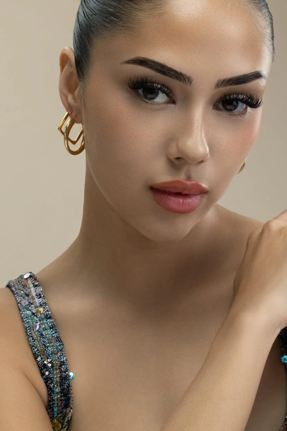 Thin to Thick Round Hoop Earrings - Image 4