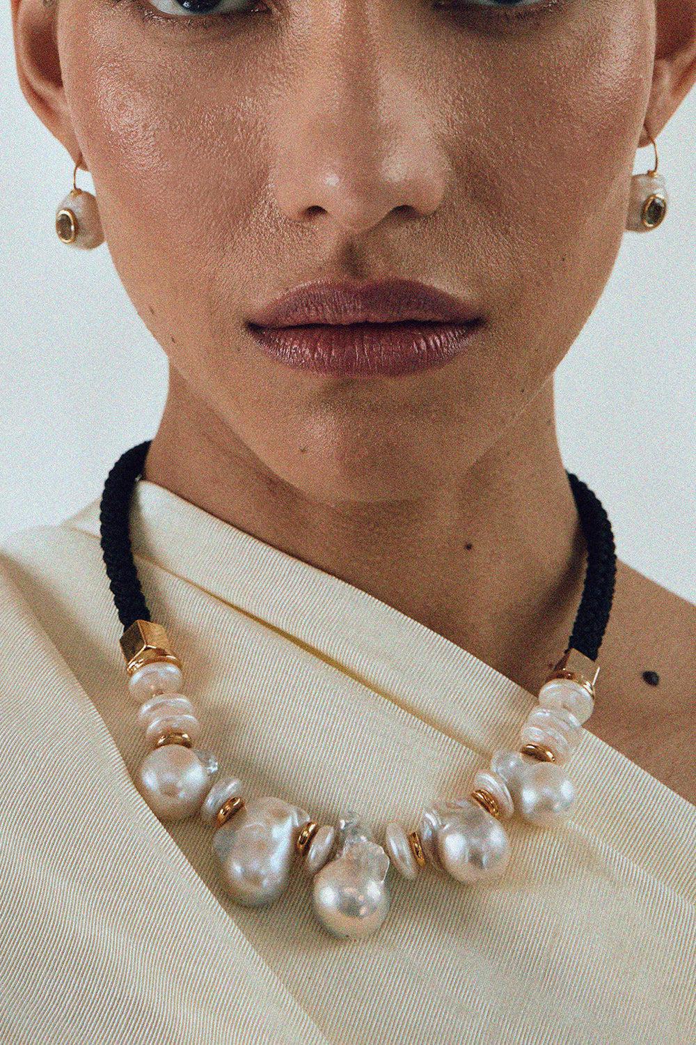 PEARL PLAZA COLLAR NECKLACE - Image 2