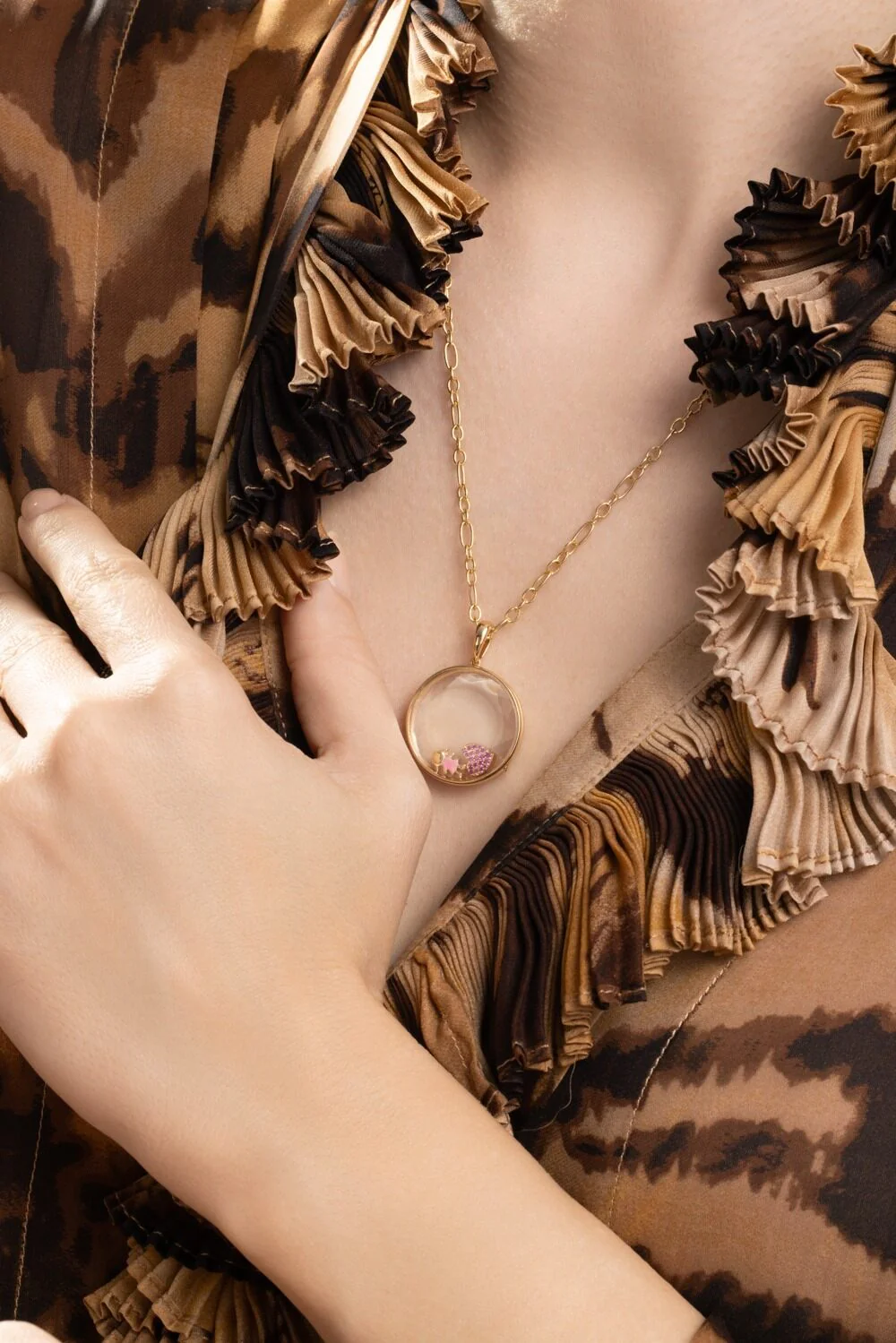 Round Large Locket Figaro Chain Necklace - Image 4