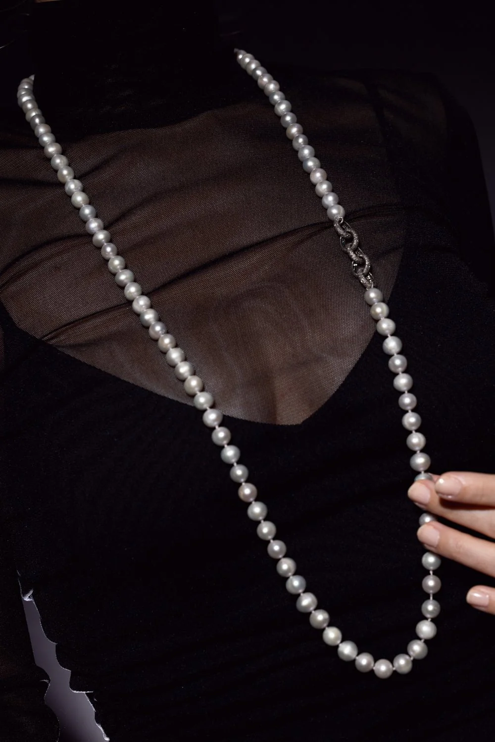 Pearl Chain Link Necklace - Image 5