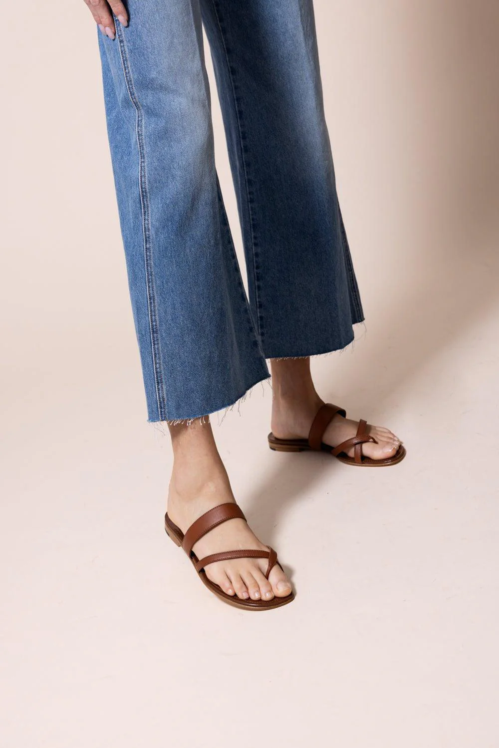 Susa Flat Sandals - Image 3