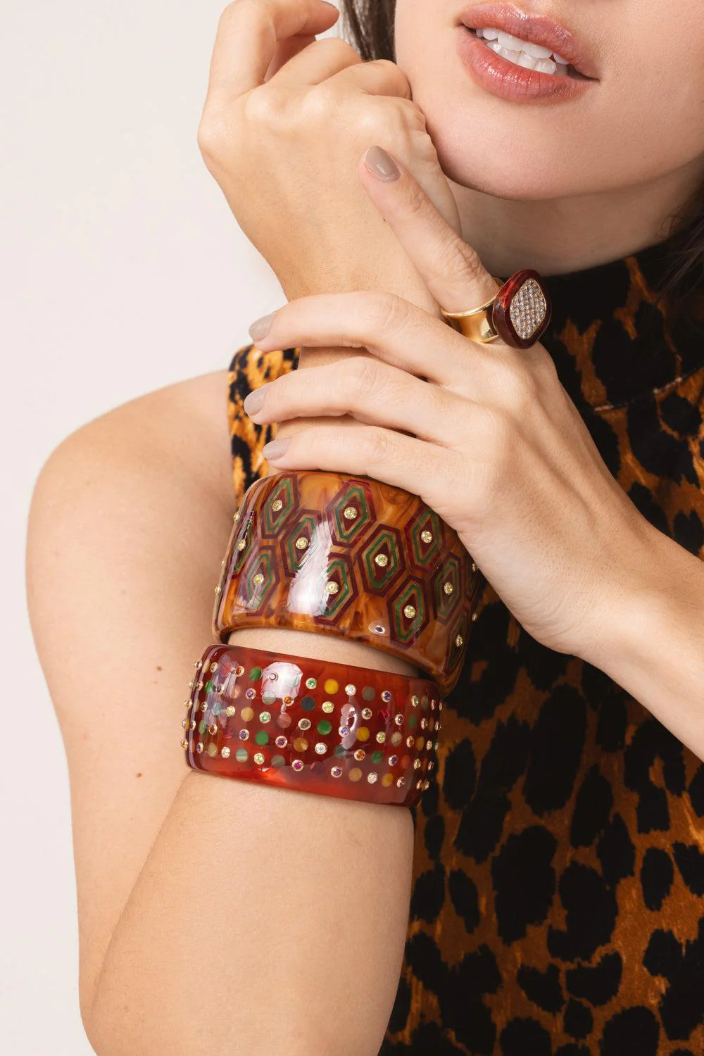 Peridot Brown Bakelite Bangle - Image 3