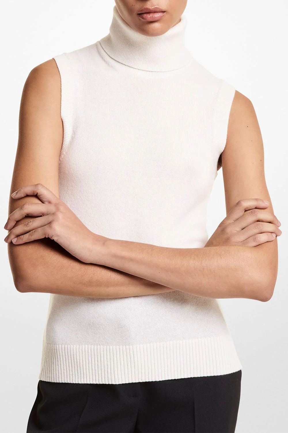Sleeveless Turtleneck - Optic White - Image 2