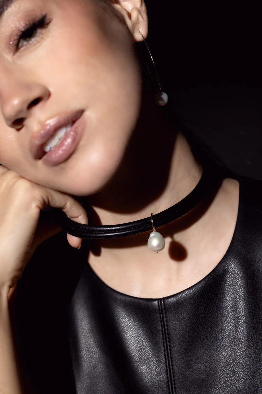 Black Leather Pearl Choker Necklace - Image 2