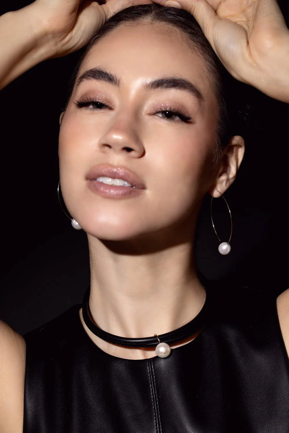 Black Leather Pearl Choker Necklace - Image 3