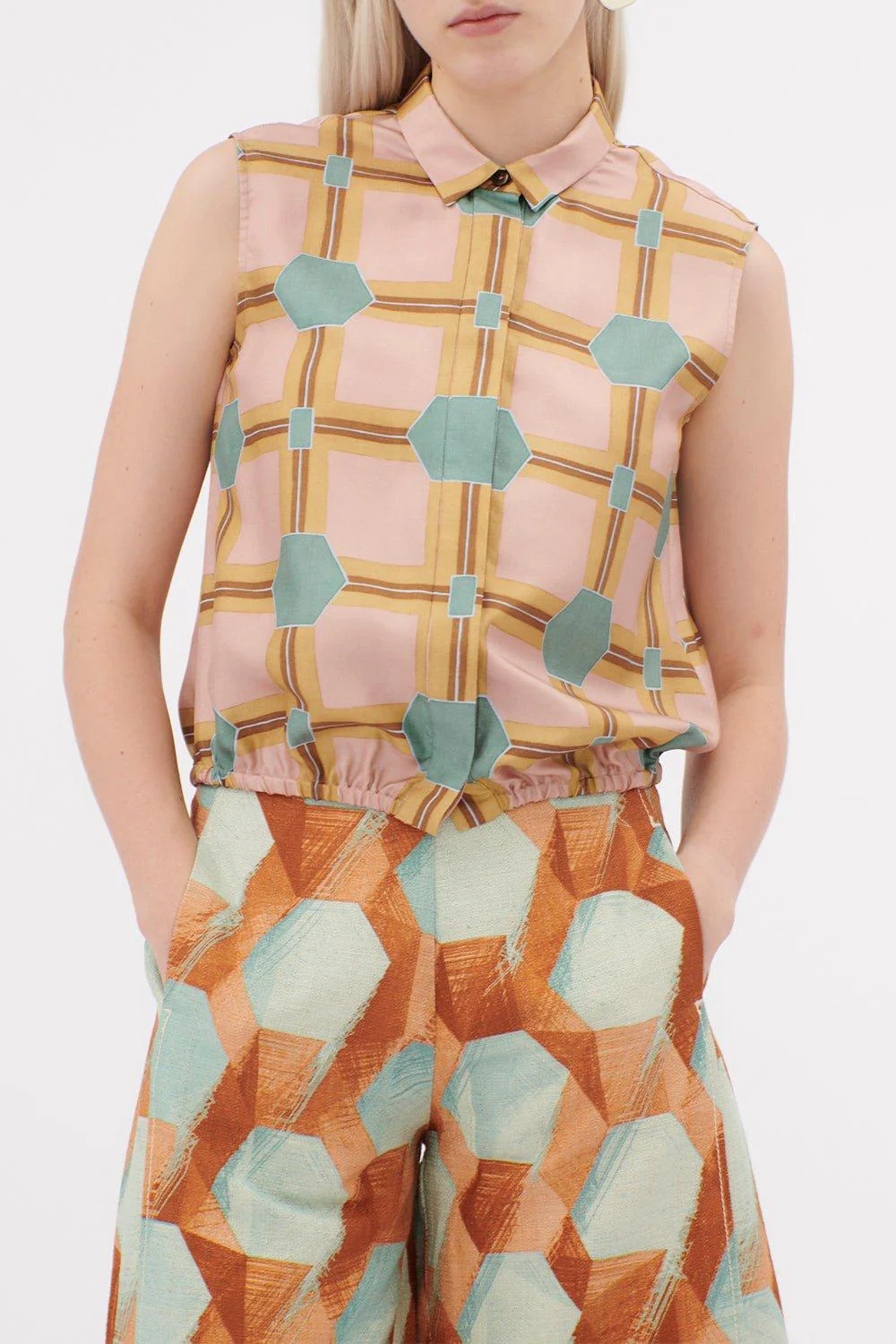 Sleevess Collar Shirt - Image 2