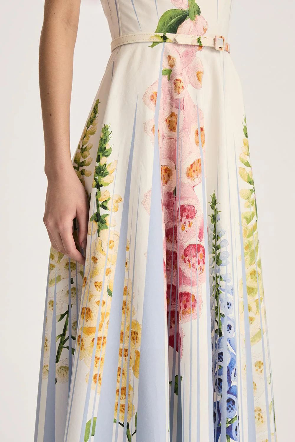 Sleeveless Pleated Foxgloves Midi Dress - Image 3