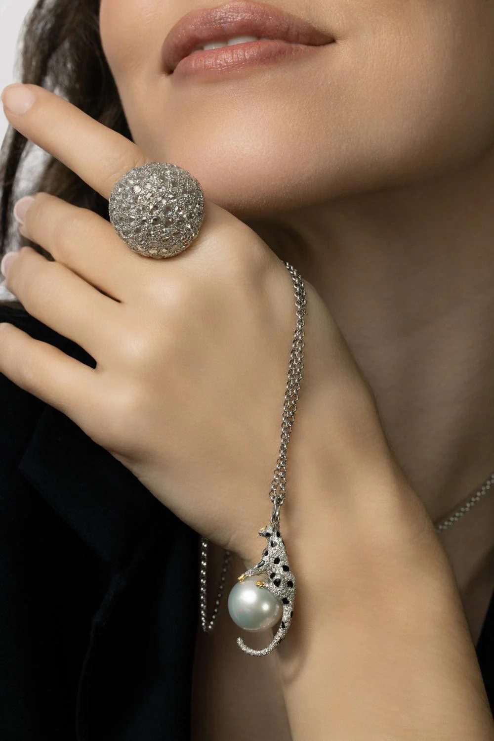 Leopard Hanging Pearl Necklace - Image 3