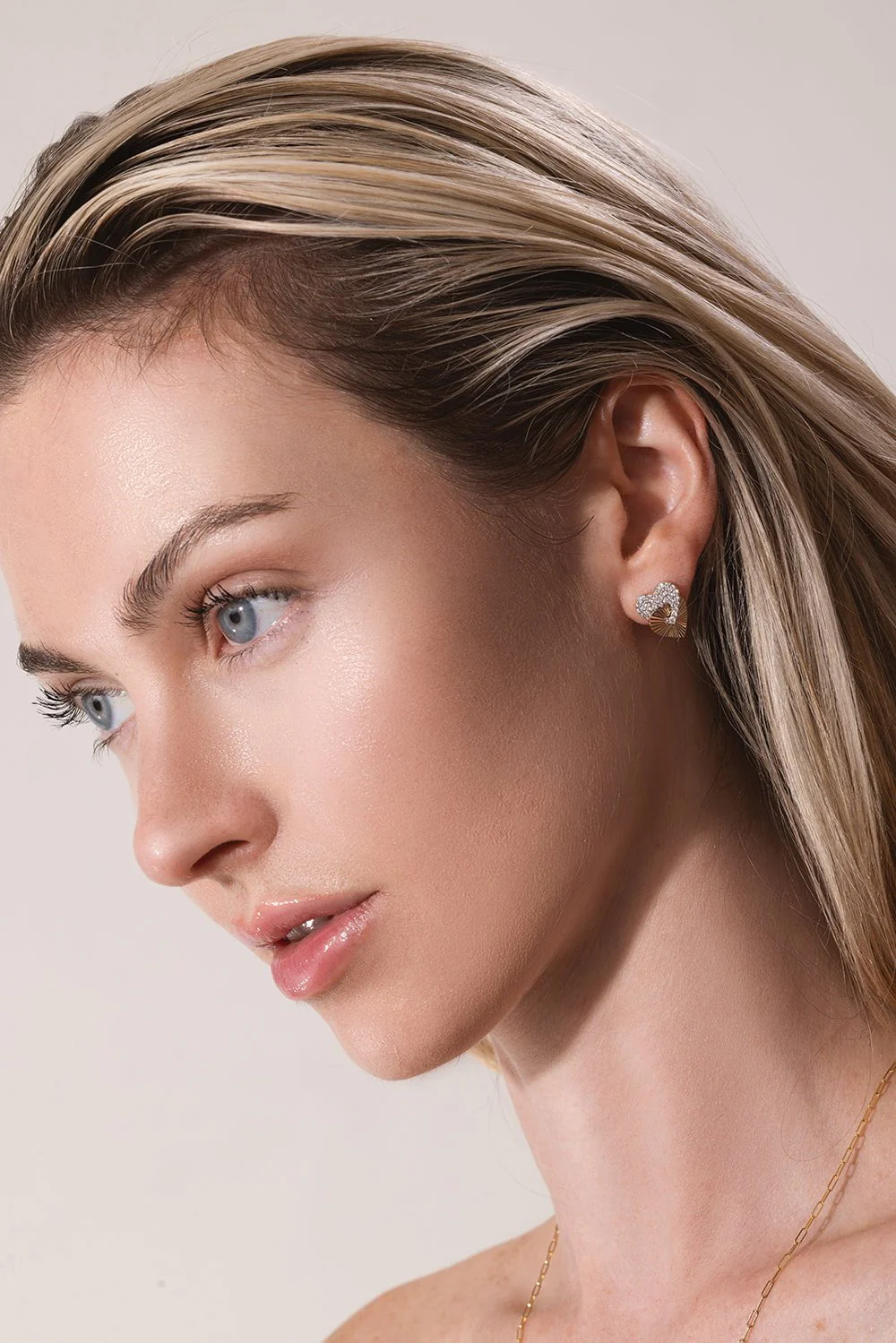 Small Aura Interlocking Heart Stud Earrings - Image 3