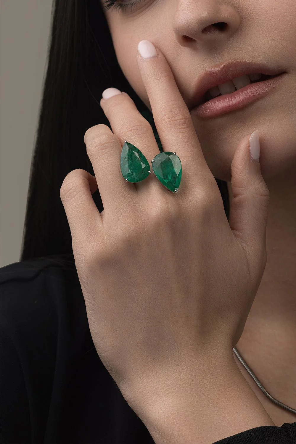 Double Emerald Pearshape Ring - Image 3