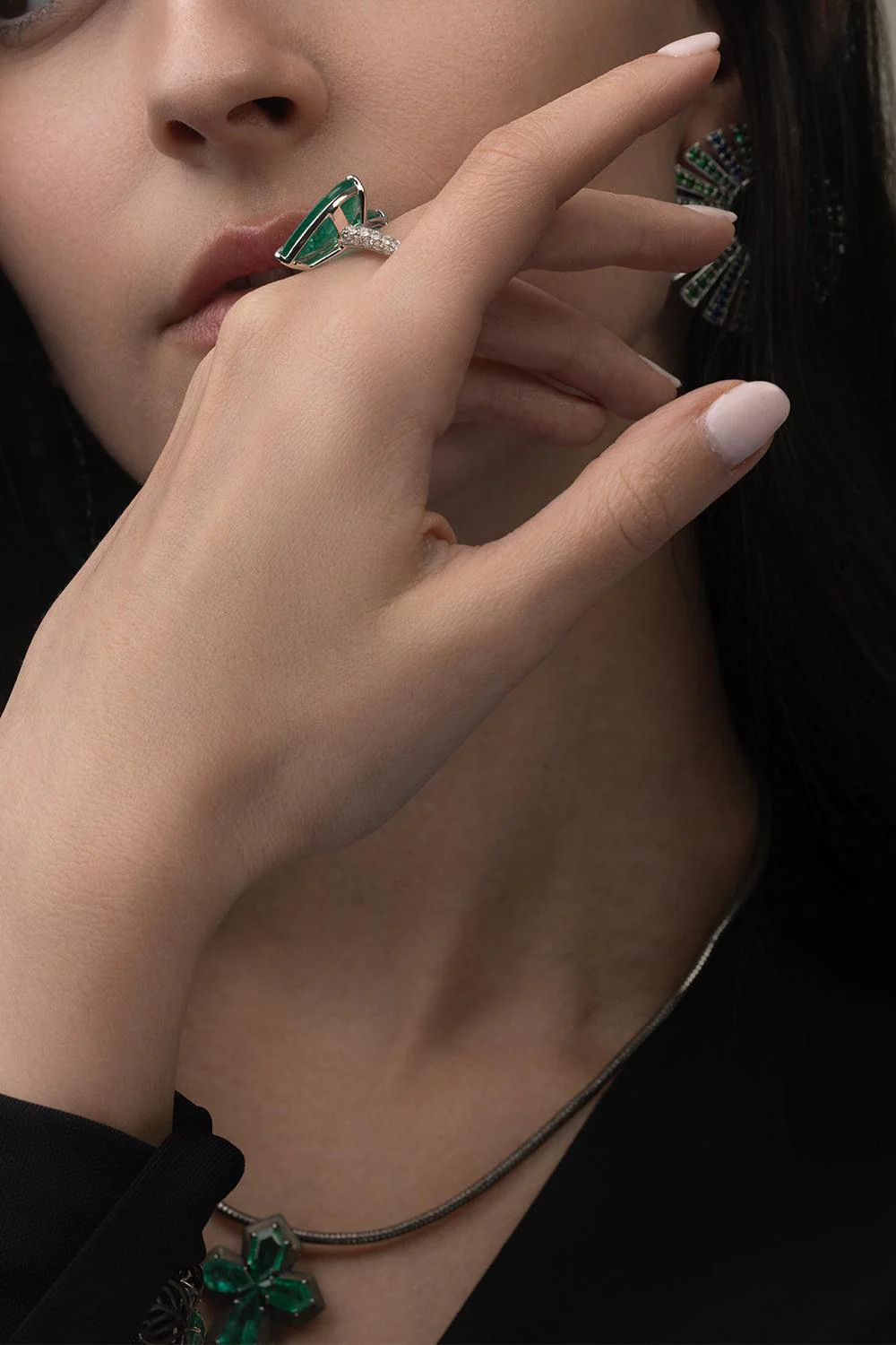 Double Emerald Pearshape Ring - Image 4