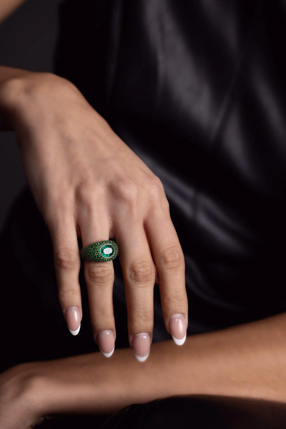Emerald Tsavorite Ring - Image 4