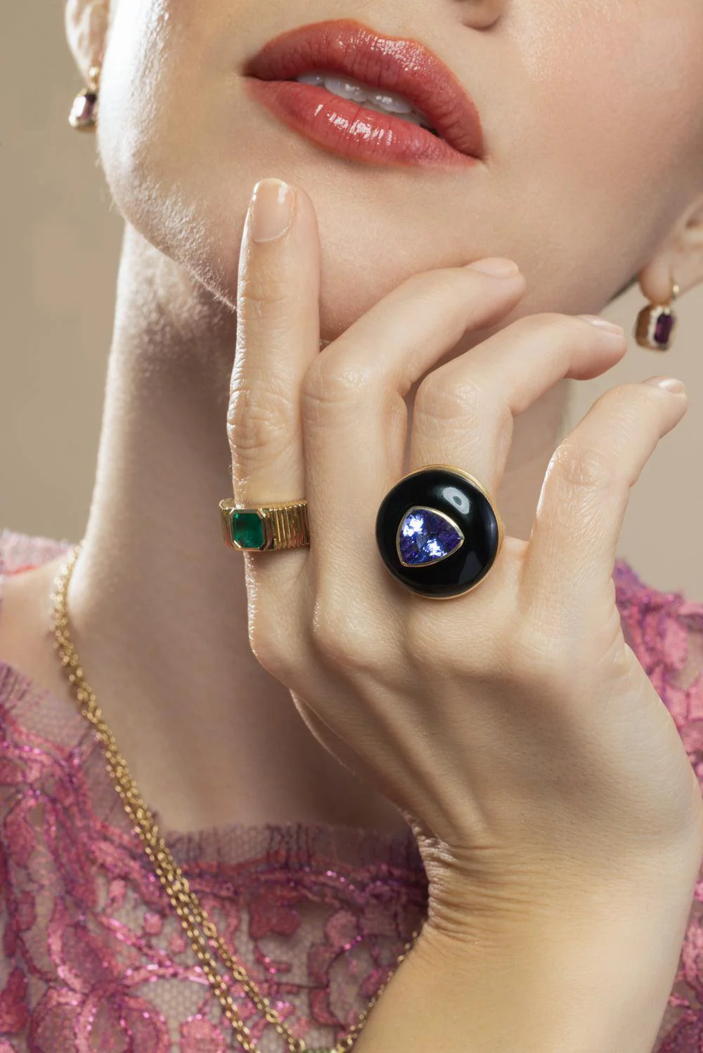 Emerald Pleated Band Ring - Image 3