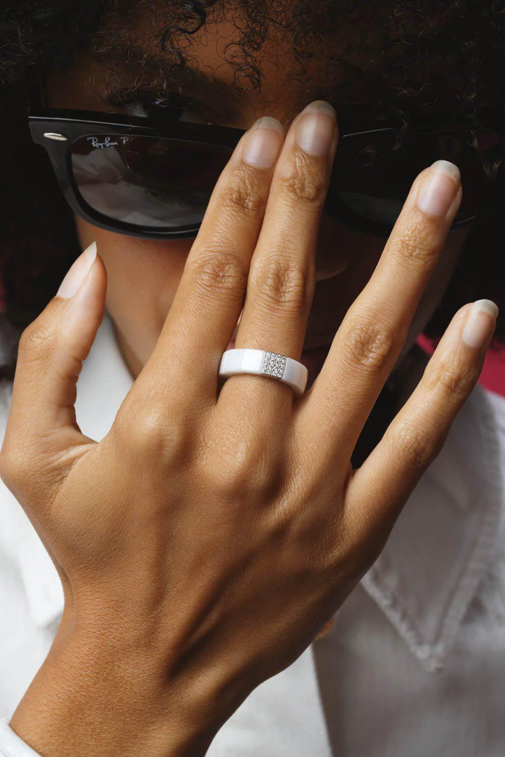 1 Row Diamond White Ceramic Scacco Stretch Ring - Image 2
