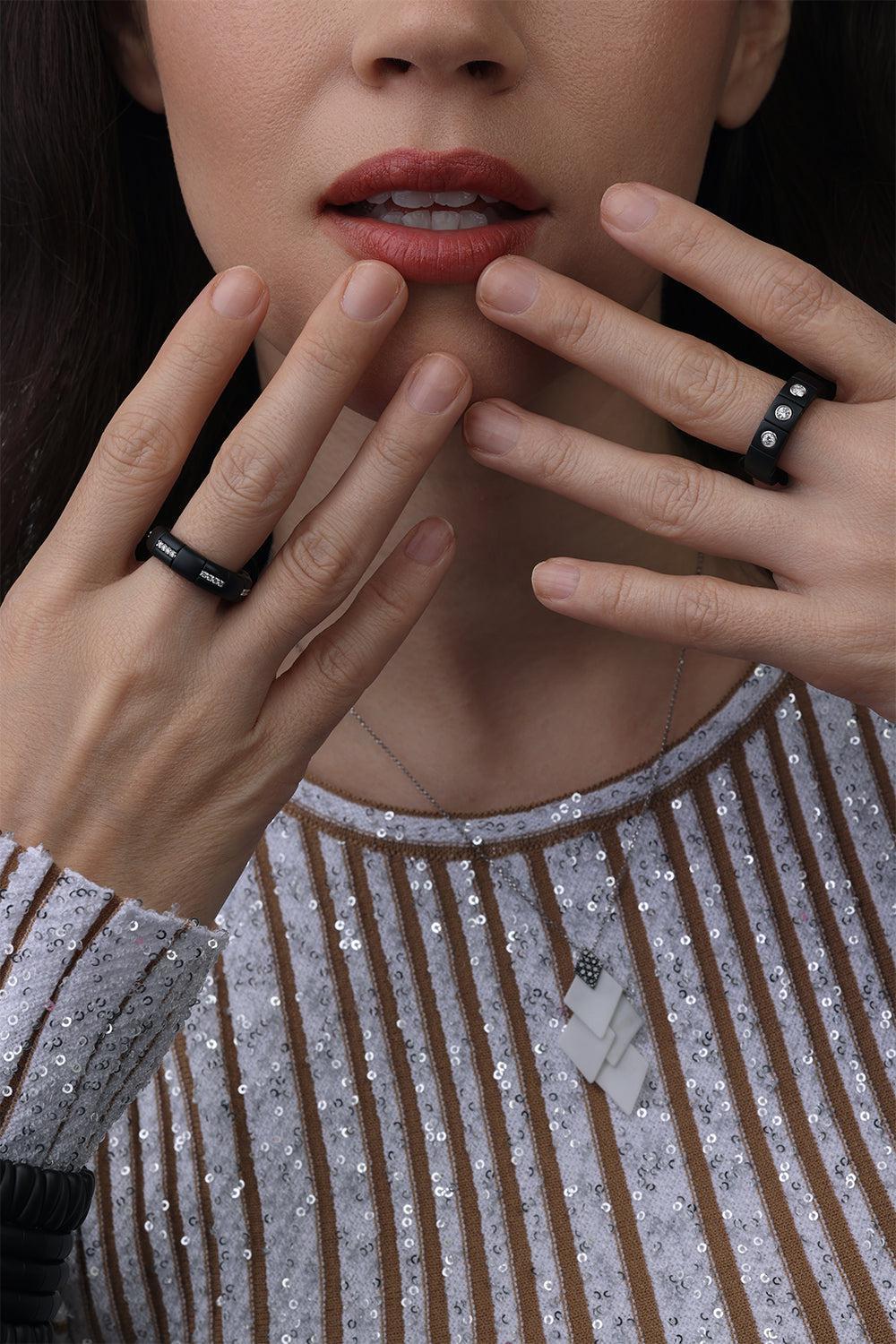 Alternating Gold Diamond Pura Stretch Ring - Image 3