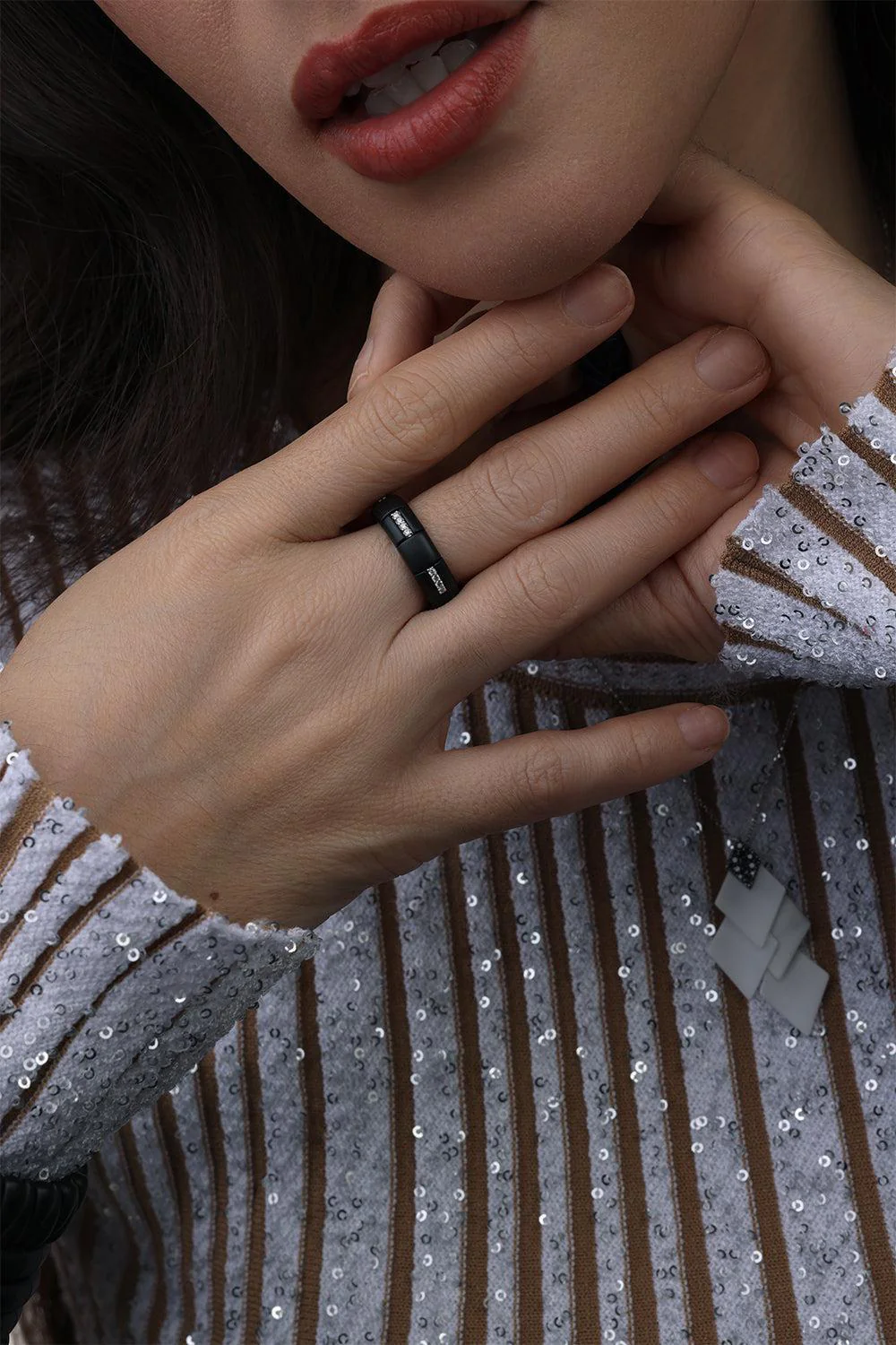 Alternating Gold Diamond Pura Stretch Ring - Image 4