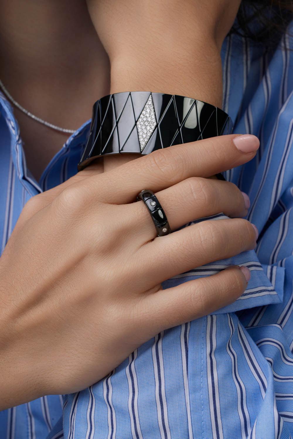 Black Ceramic Diamond Bezel Pura Ring - Image 4
