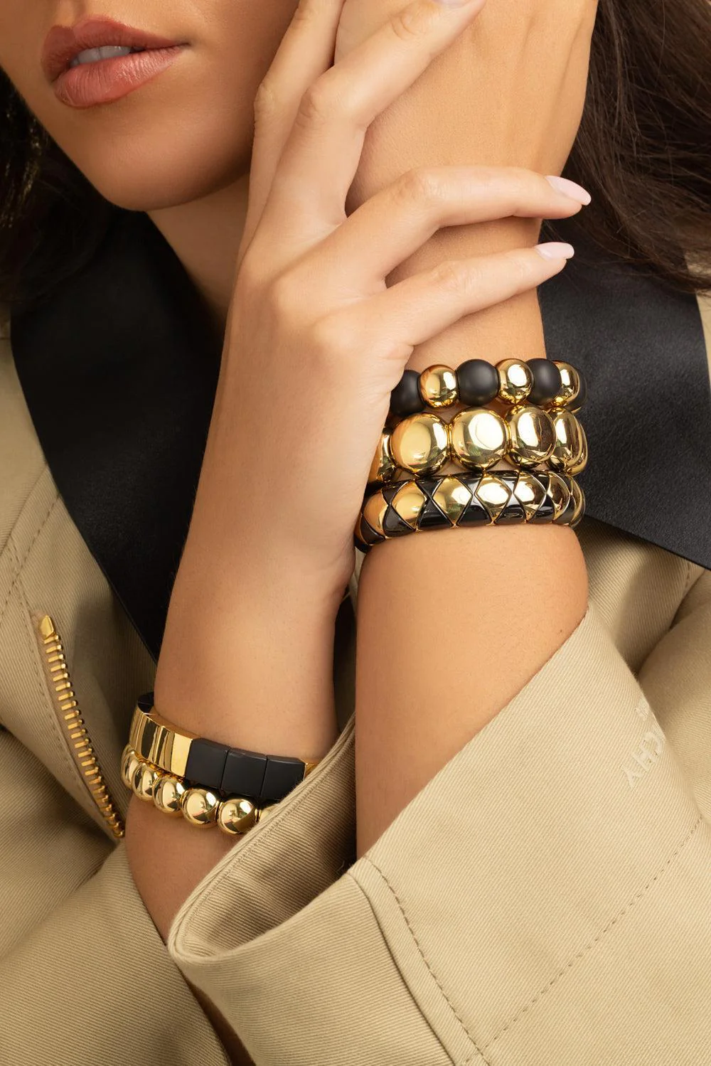 Small Aura Matte Black Dama Beaded Stretch Bracelet - Image 2