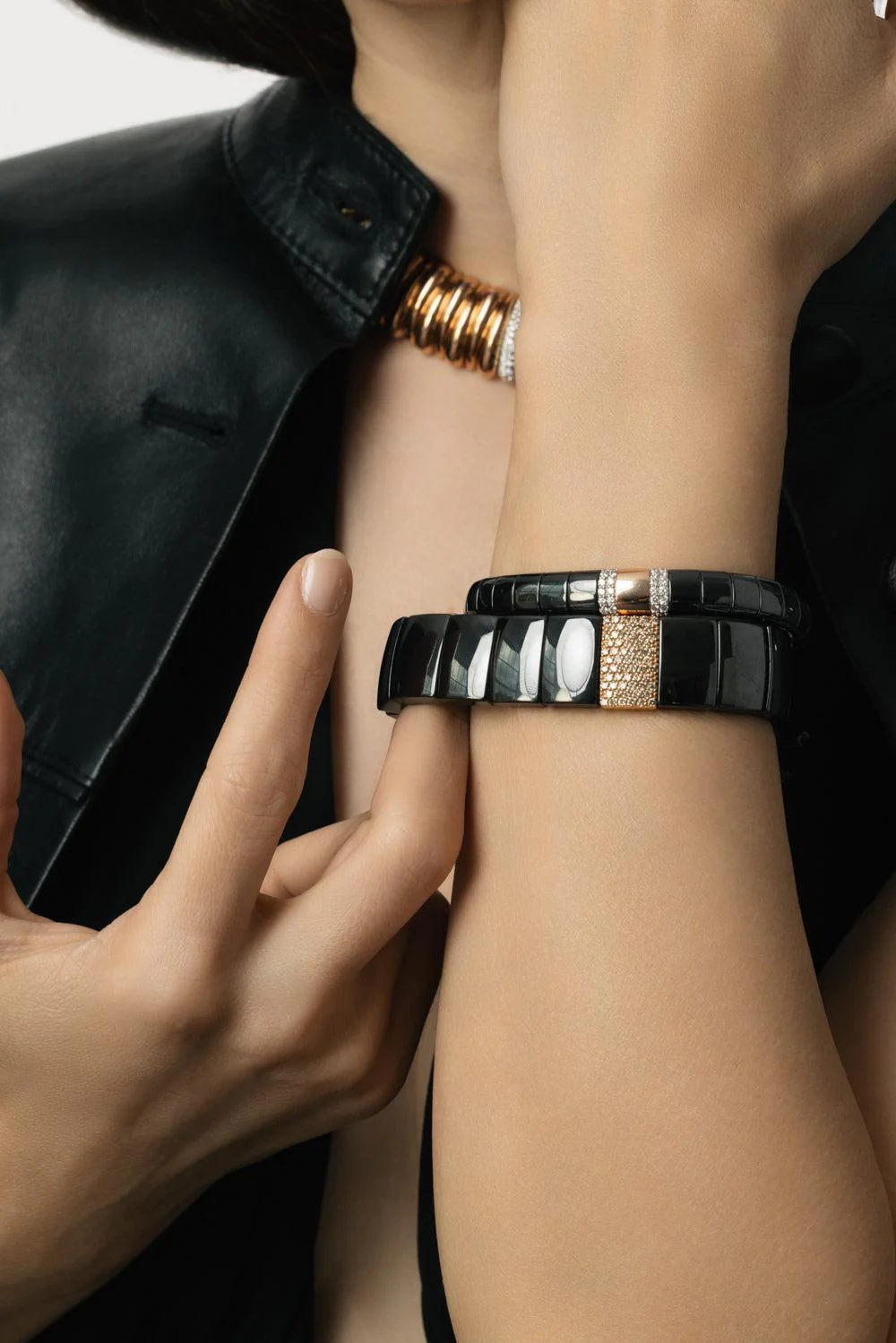 Four Diamond Section Large Black Pura Stretch Bracelet - Image 4
