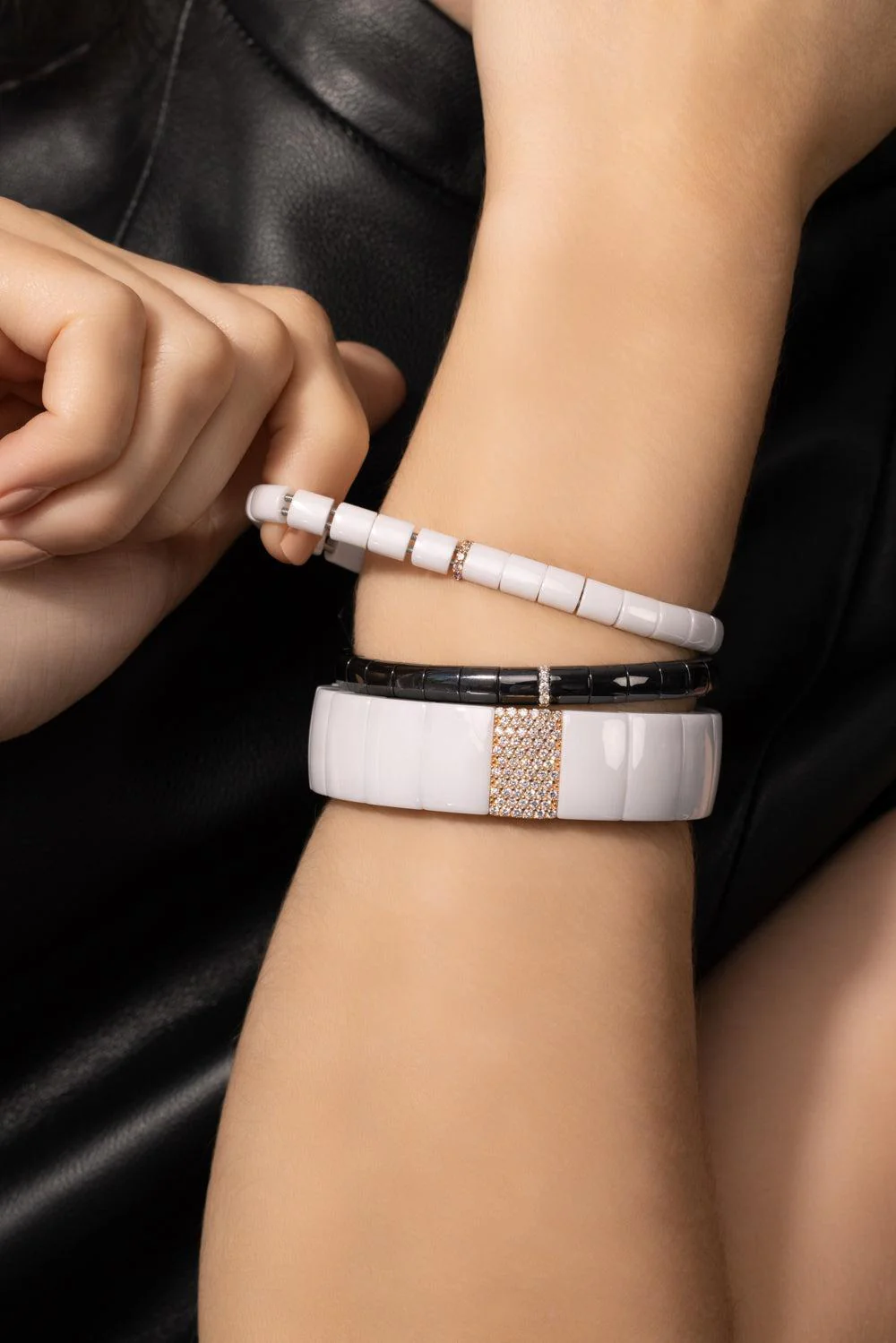 One Diamond Section White Domino Stretch Bracelet - Image 3