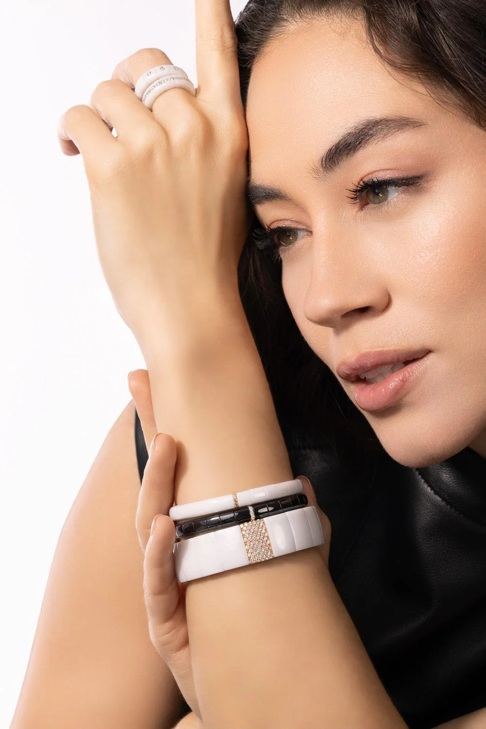 One Diamond Section White Domino Stretch Bracelet - Image 4