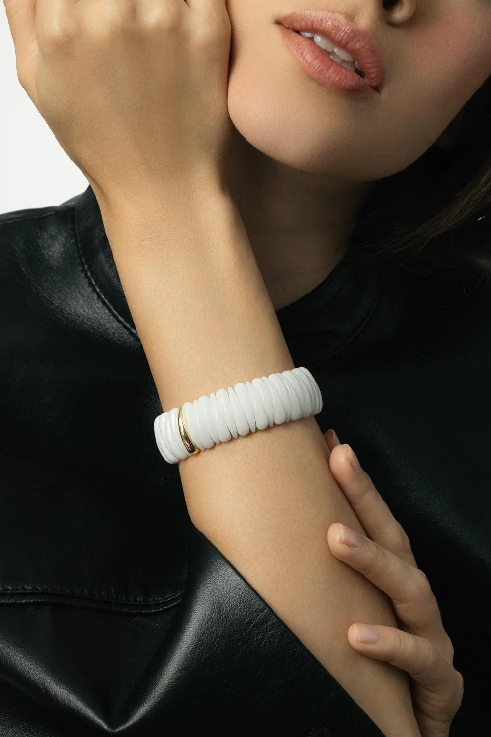 One Section Small White Artiglio Stretch Bracelet - Image 3