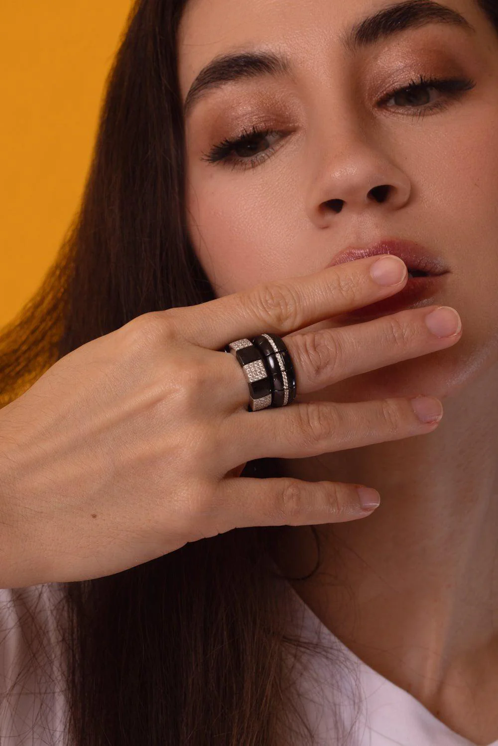Scacco Black Ceramic Stretch Ring - Image 2