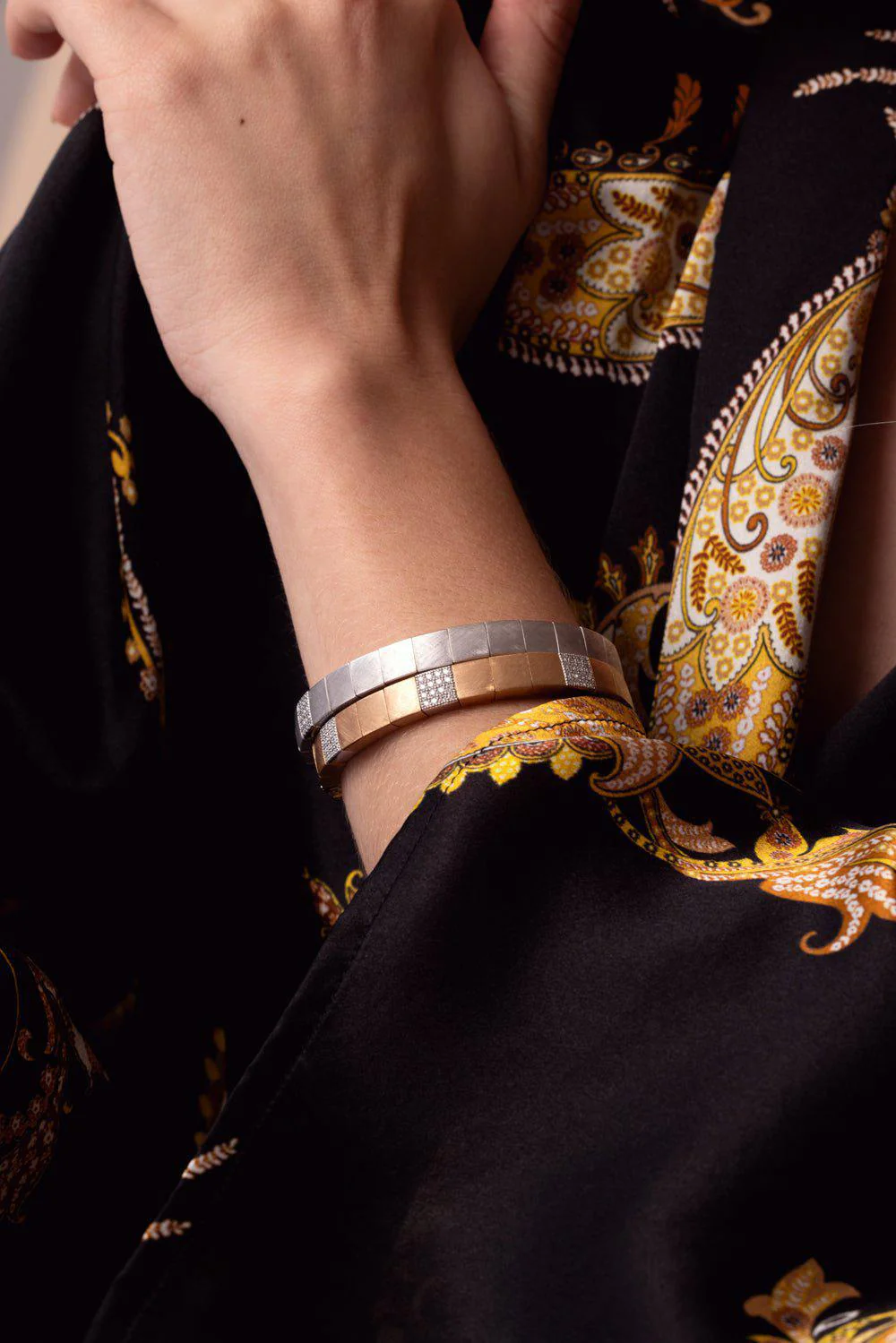 Scacco Gold Stretch Bracelet - White Gold - Image 4