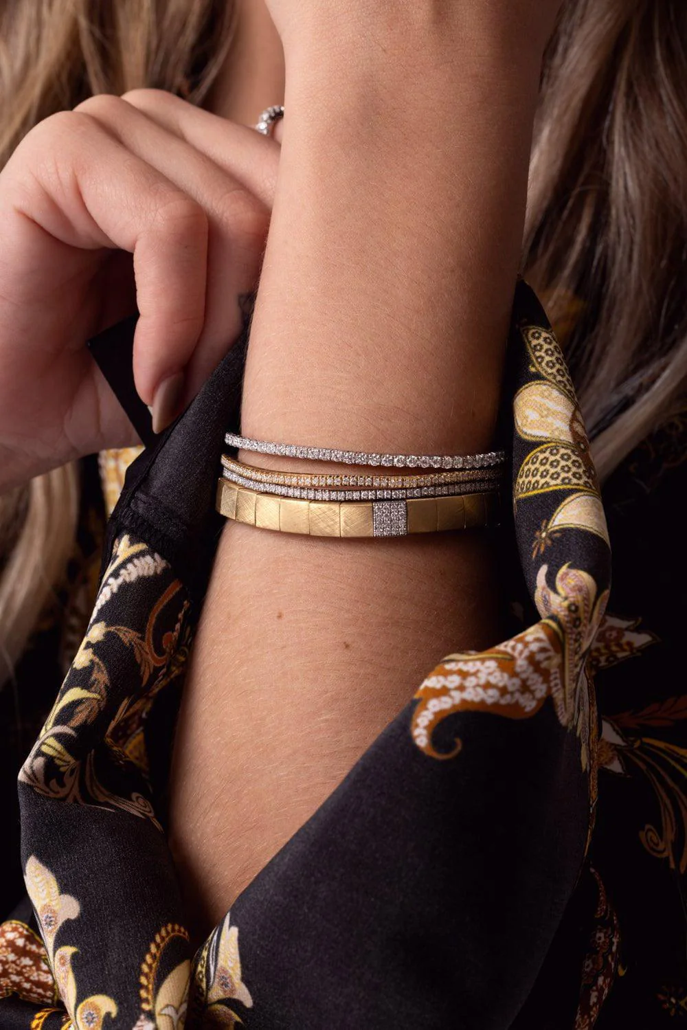 Scacco Gold Stretch Bracelet - Yellow Gold - Image 3