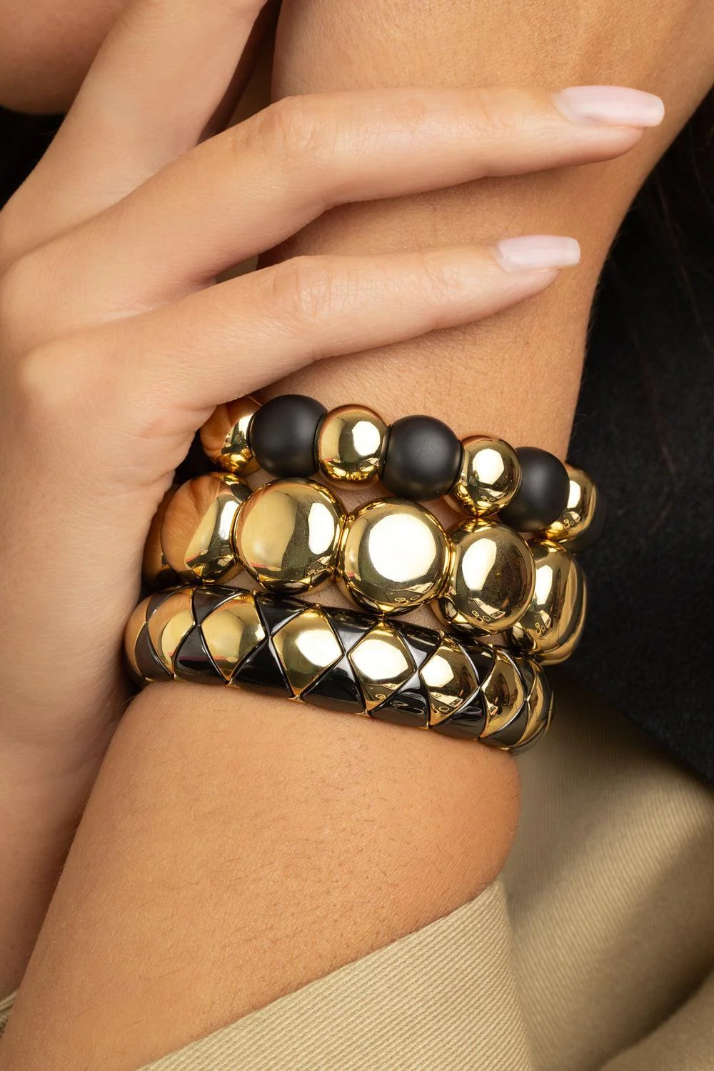 Small Gold Aura Dama Stretch Bracelet - Image 2