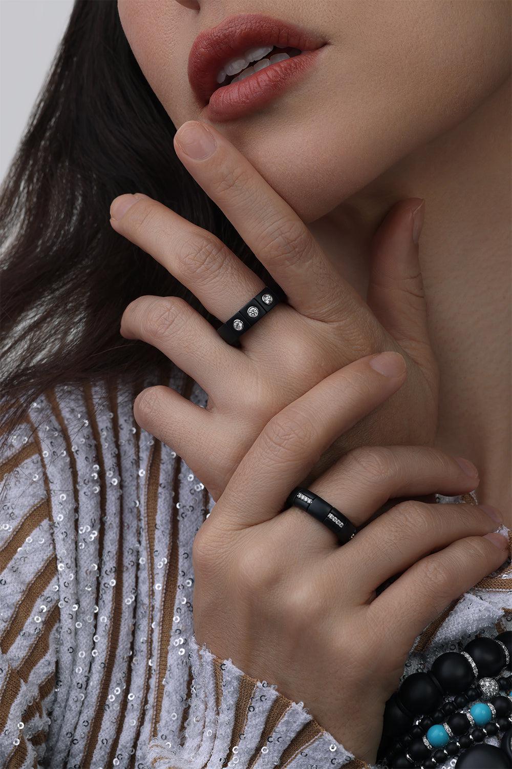 Three Diamond Bezel Scacco Stretch Ring - Image 3