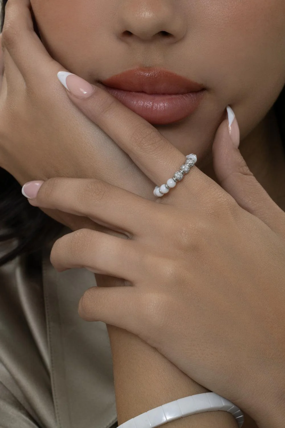Three Diamond White Bead Stretch Sfera Ring - Image 3