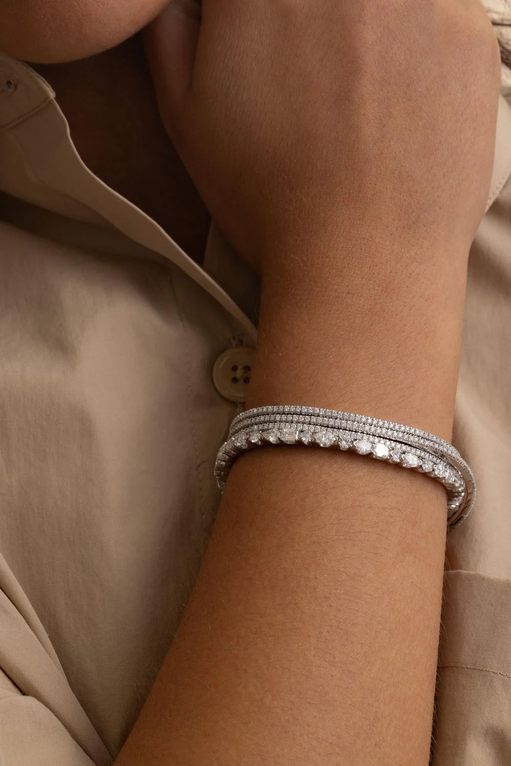 Three Round Diamond Stretch Bracelet - Image 5