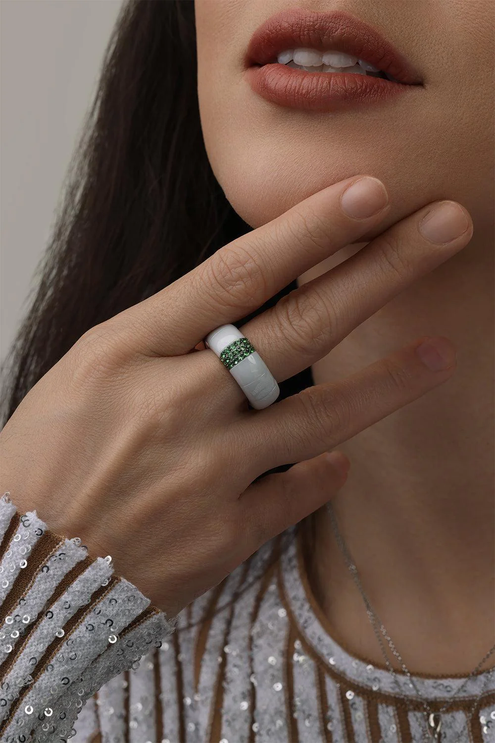 Three Tsavorite Bar Pura Ring - Image 3