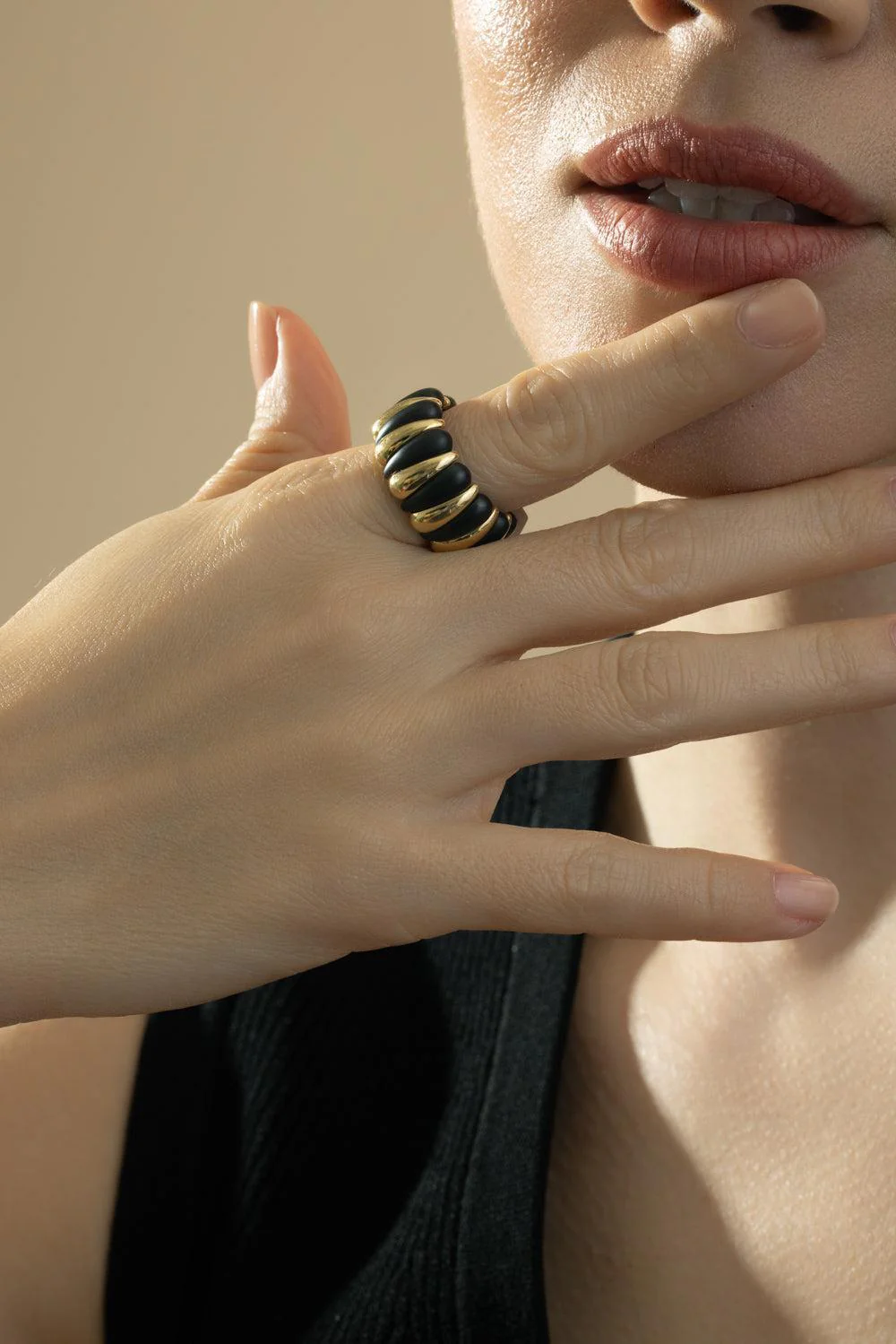 Alternating Matte Black Ceramic Artiglio Stretch Ring - Image 2