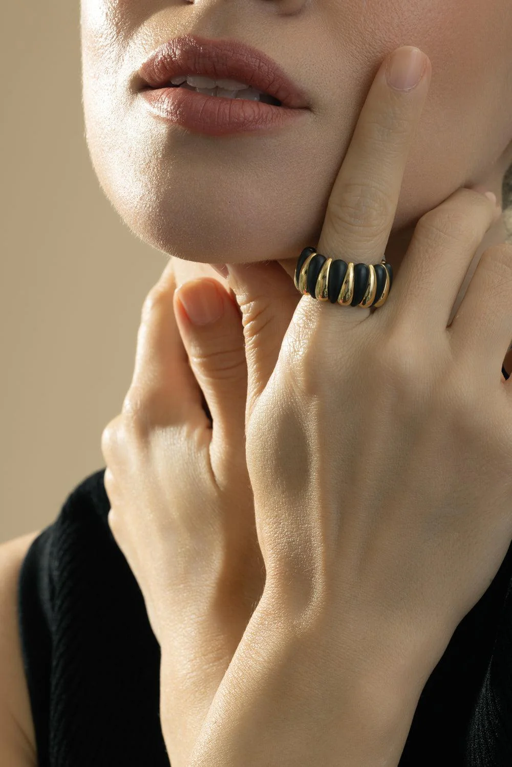 Alternating Matte Black Ceramic Artiglio Stretch Ring - Image 4