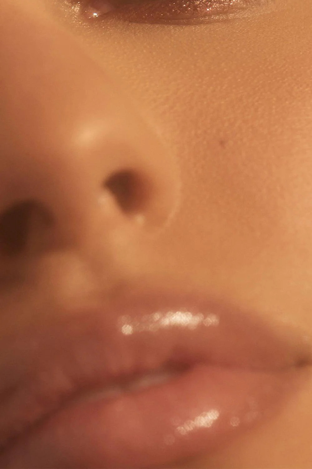 Kiss My Liquid Lip Balm Shimmer - Rumor - Image 3