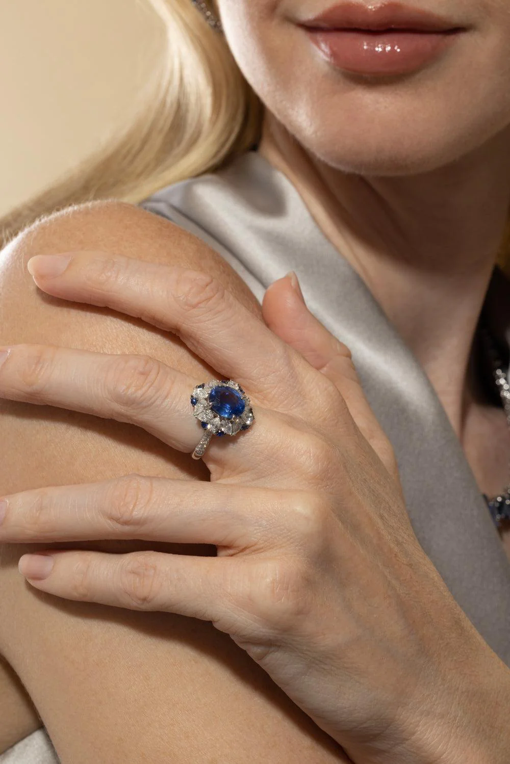 Blue Sapphire Diamond Oval Ring - Image 3