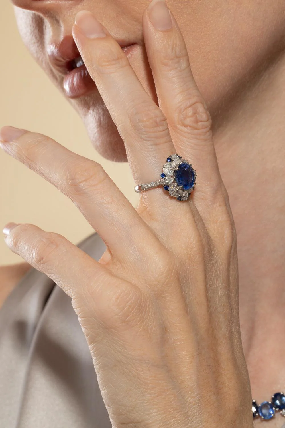 Blue Sapphire Diamond Oval Ring - Image 4